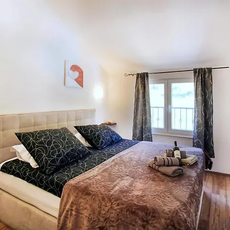 Appartement Amazing In With Outdoor Swimming Pool, Wifi And 3 Bedrooms Duće