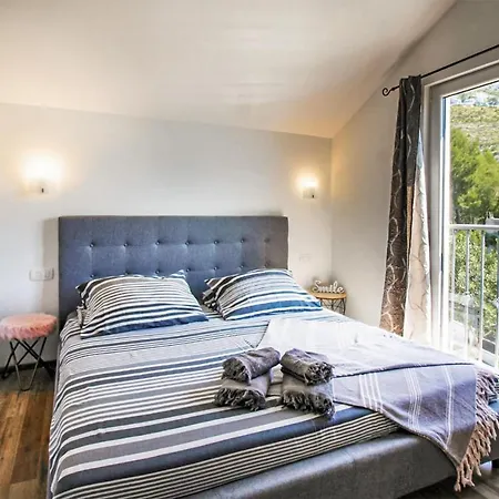 Appartement Amazing In With Outdoor Swimming Pool, Wifi And 3 Bedrooms *