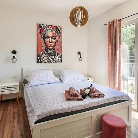 Amazing In With Outdoor Swimming Pool, Wifi And 3 Bedrooms Appartement *