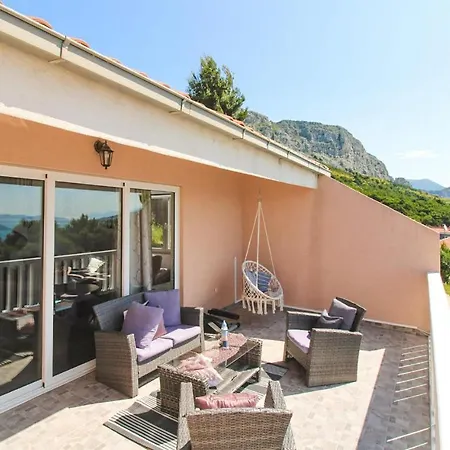 Amazing In With Outdoor Swimming Pool, Wifi And 3 Bedrooms