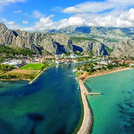 Amazing In With Outdoor Swimming Pool, Wifi And 3 Bedrooms * Duće